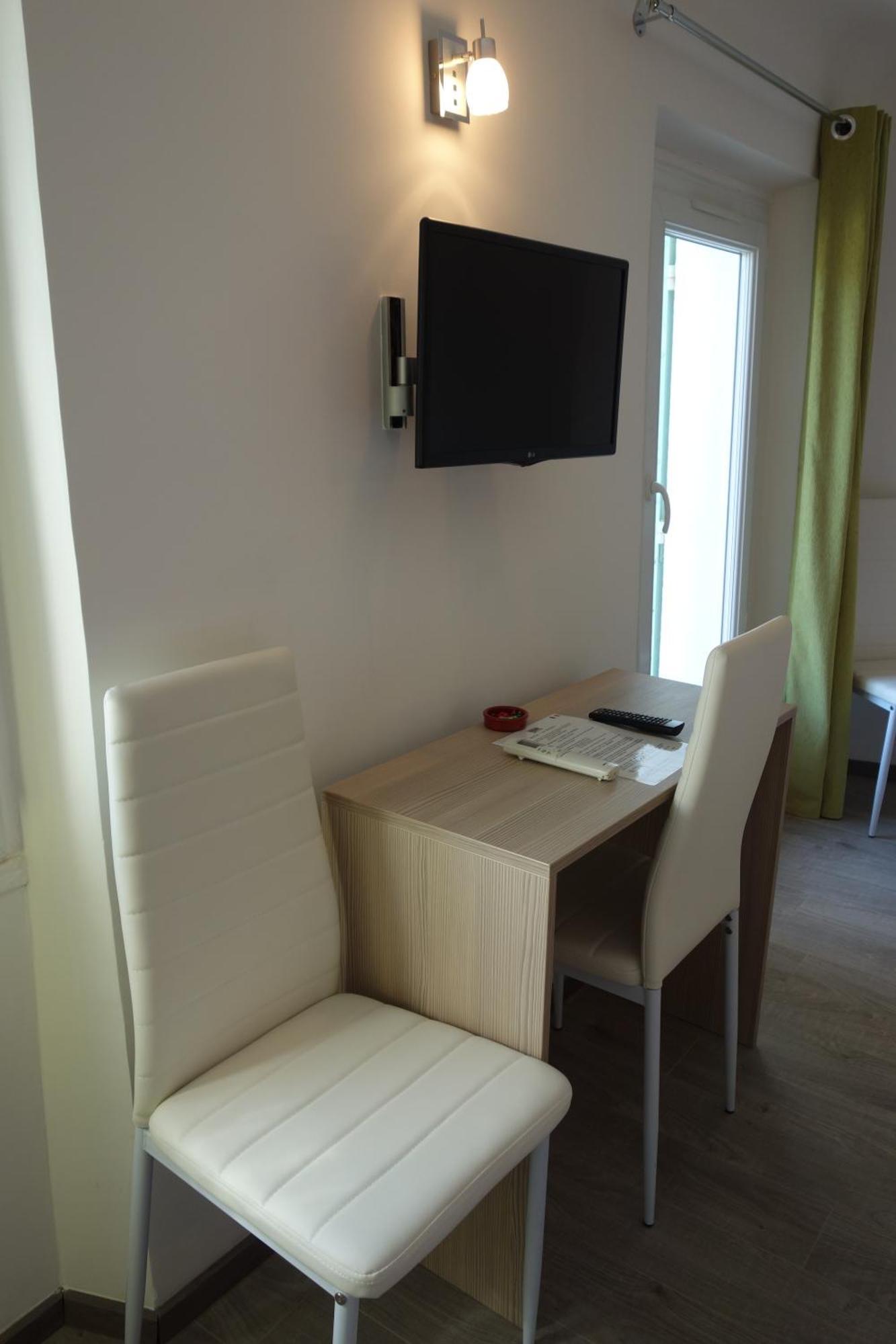 Hotel Le Prejoly Saint-Vallier-de-Thiey 객실 사진